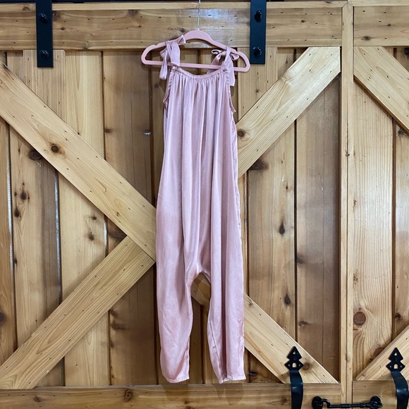 Something Navy Other - Something Navy Sz 5 Silky Pink Jumper with Bows